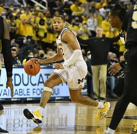 DeVante' Jones (12)
