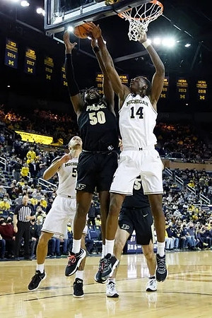 Terrance Williams II (5) and Moussa Diabate (14)