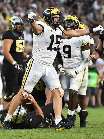 Chase Winovich (15) and Mike McCray (9)
