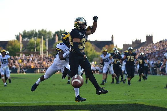 Chase Winovich (15), Josh Metellus (14), and Noah Furbush (59)