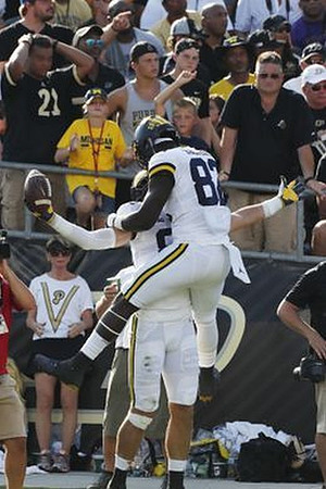 Zach Gentry (83) and Nick Eubanks (82)