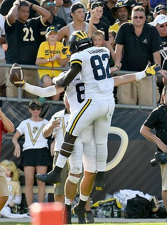 Zach Gentry (83) and Nick Eubanks (82)