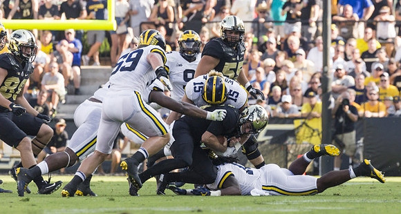 Noah Furbush (59), Mike McCray (9), Chase Winovich (15), and Devin Bush (10)