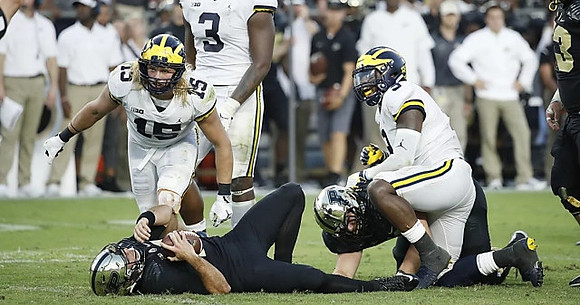 Chase Winovich (15), Rashan Gary (3), and Mike McCray (9)
