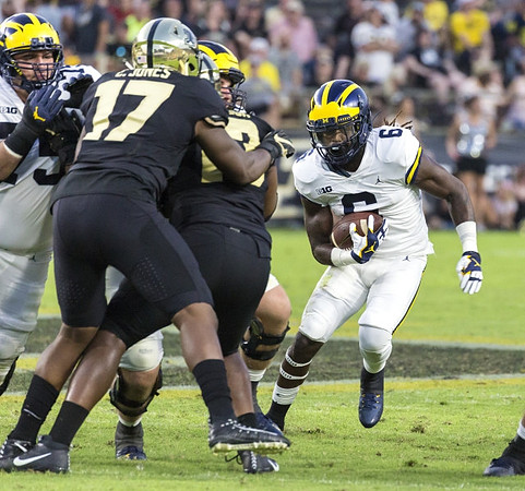 Jon Runyan Jr. (75) and Kareem Walker (6)