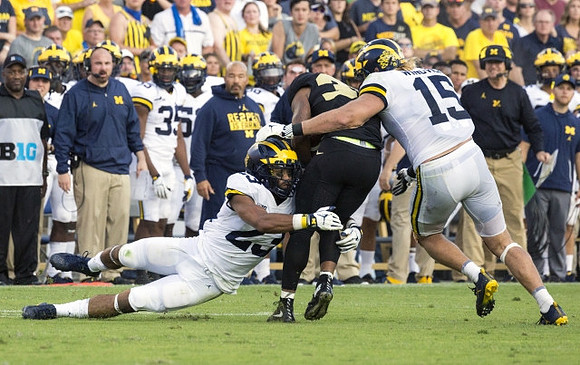 Tyree Kinnel (23) and Chase Winovich (15)