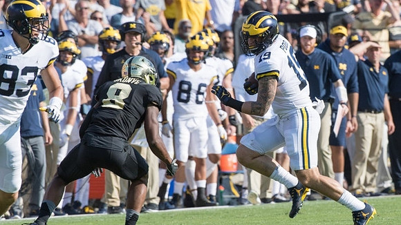 Zach Gentry (83) and Henry Poggi (19)