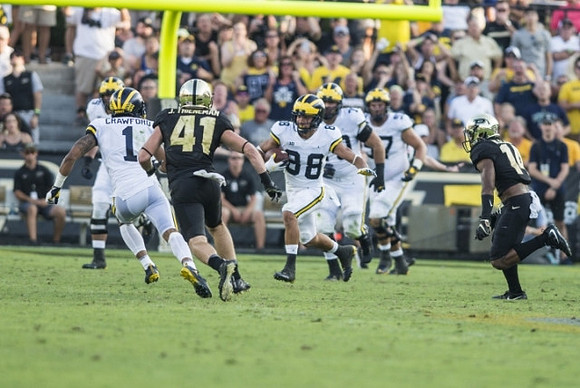 Kekoa Crawford (1) and Grant Perry (88)