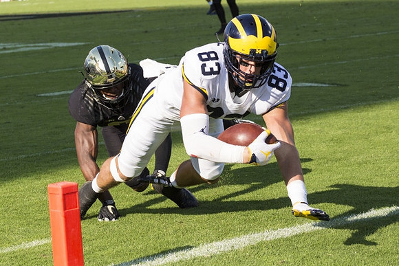 Zach Gentry (83)