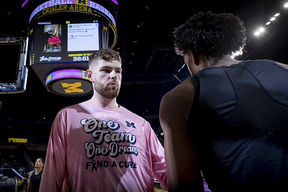 Hunter Dickinson (1) and Tarris Reed Jr. (32)