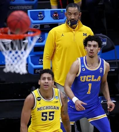 Eli Brooks (55) and Juwan Howard