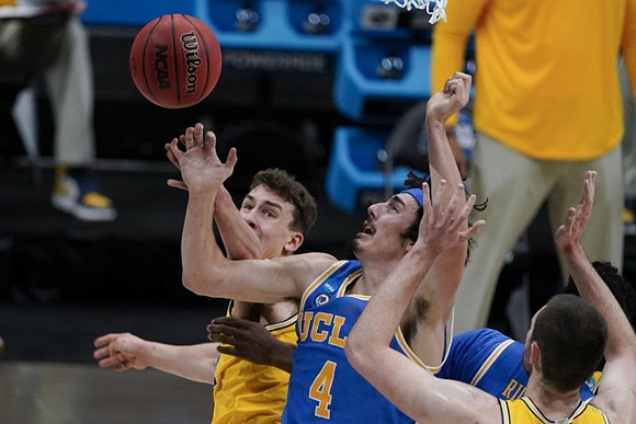 Franz Wagner (21) and Hunter Dickinson (1)