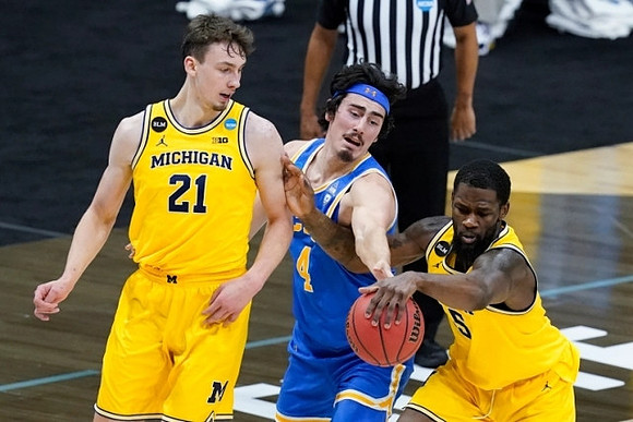 Franz Wagner (21) and Chaundee Brown Jr. (15)