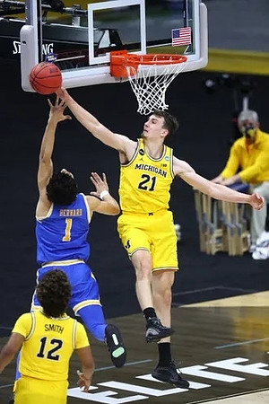 Mike Smith (12) and Franz Wagner (21)
