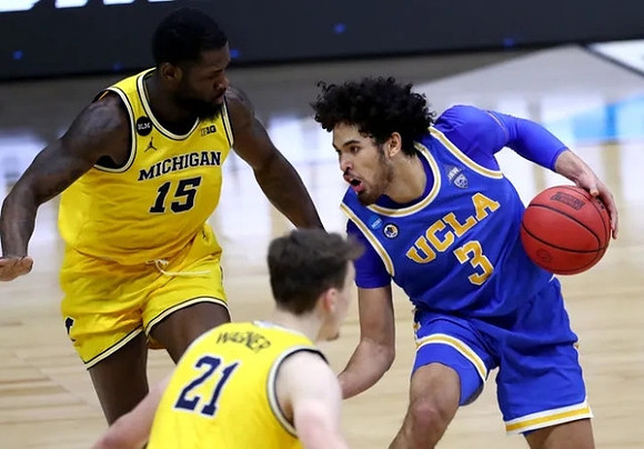 Chaundee Brown Jr. (15) and Franz Wagner (21)