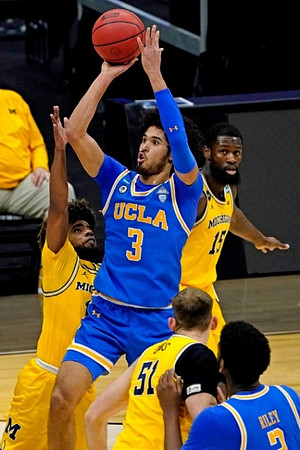 Mike Smith (12), Austin Davis (51), and Chaundee Brown Jr. (15)