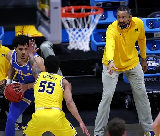 Eli Brooks (55) and Juwan Howard