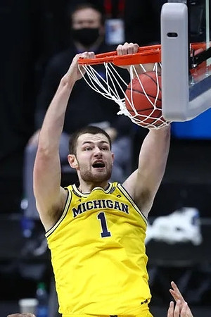 Hunter Dickinson (1)