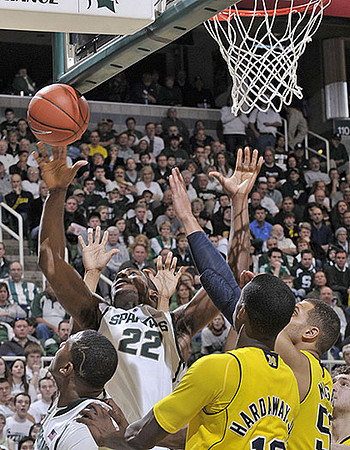Tim Hardaway Jr. (10) and Jordan Morgan (52)