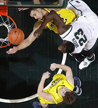 Zack Novak (0) and Jordan Morgan (52)
