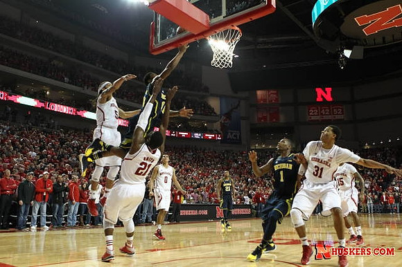 Zak Irvin (21) and Glenn Robinson III (1)