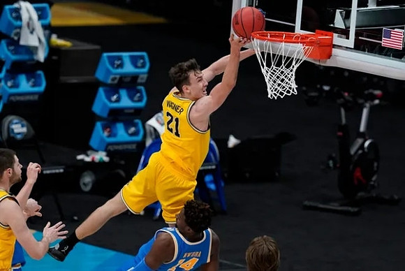 Franz Wagner (21) and Hunter Dickinson (1)