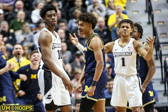 Jordan Poole (2) and Zavier Simpson (3)