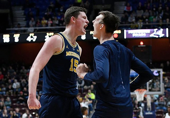 Jon Teske (15) and Colin Castleton (11)