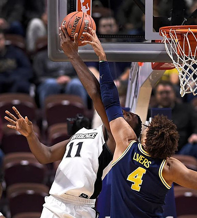 Isaiah Livers (4)