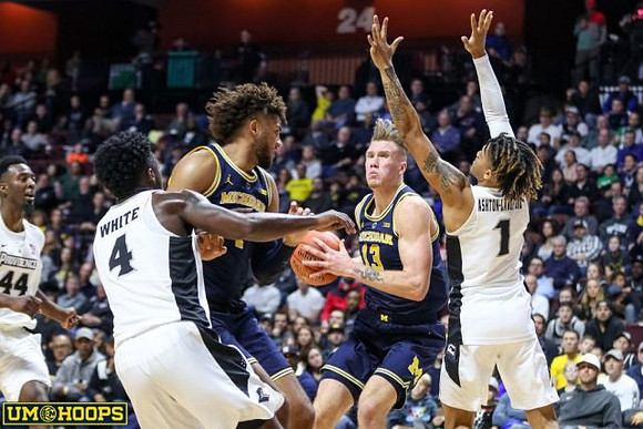 Isaiah Livers (4) and Ignas Brazdeikis (13)