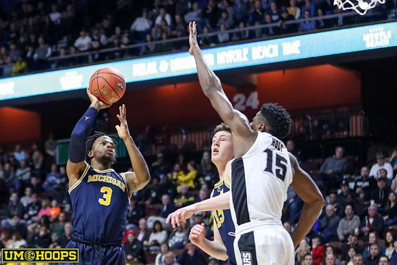 Zavier Simpson (3) and Jon Teske (15)