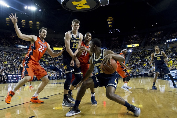 Moritz Wagner (13), Xavier Simpson (3), and Zak Irvin (21)