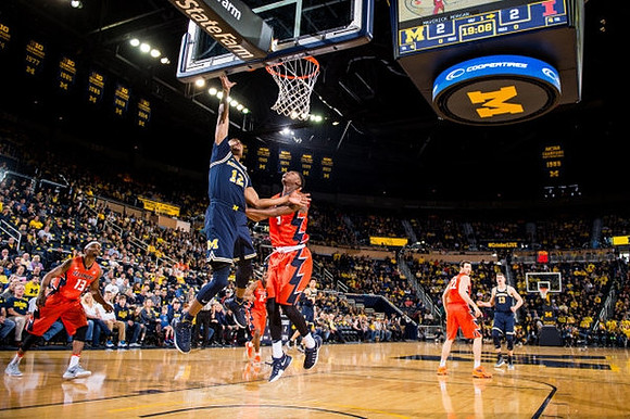 Muhammad-Ali Abdur-Rahkman (12) and Moritz Wagner (13)
