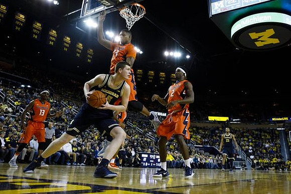 Jon Teske (15) and Zak Irvin (21)