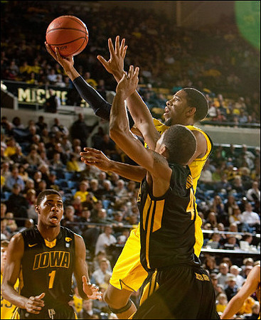Darius Morris (4)