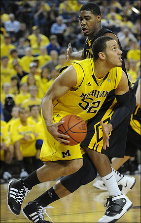 Jordan Morgan (52)