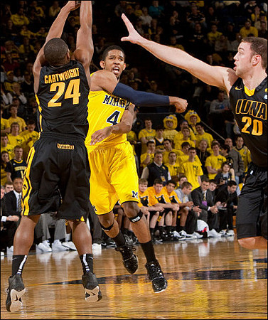 Darius Morris (4)