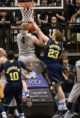 Tim Hardaway Jr. (10) and Evan Smotrycz (23)