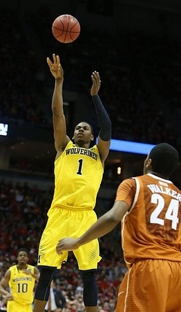 Glenn Robinson III (1) and Derrick Walton Jr. (10)