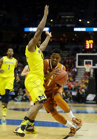 Glenn Robinson III (1) and Derrick Walton Jr. (10)