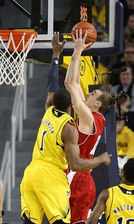 Glenn Robinson III (1) and Derrick Walton Jr. (10)