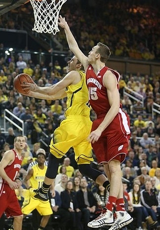 Derrick Walton Jr. (10) and Nik Stauskas (11)