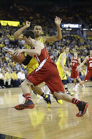 Jon Horford (15) and Nik Stauskas (11)