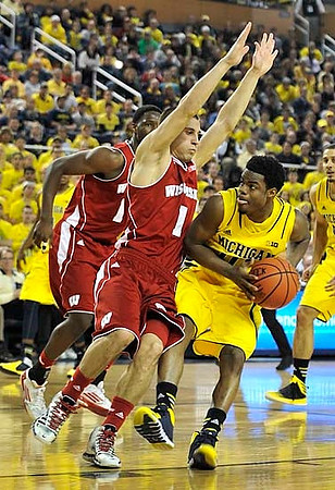 Derrick Walton Jr. (10) and Jordan Morgan (52)