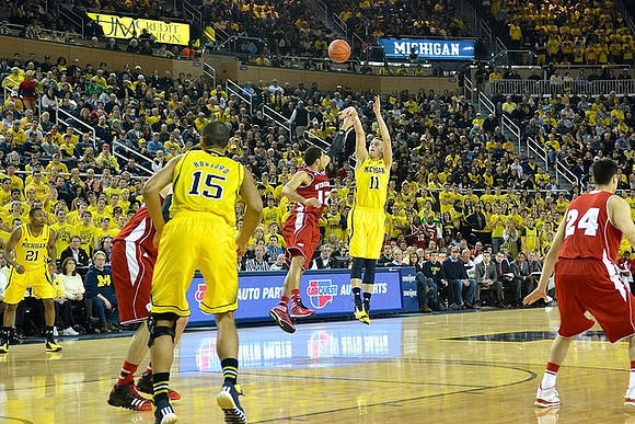 Zak Irvin (21), Jon Horford (15), and Nik Stauskas (11)