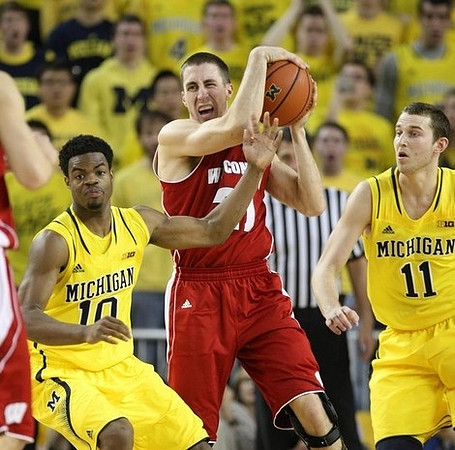 Derrick Walton Jr. (10) and Nik Stauskas (11)