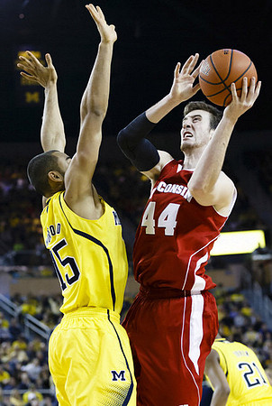 Jon Horford (15) and Zak Irvin (21)