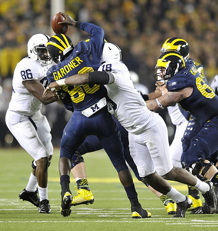 Devin Gardner (98) and Kyle Kalis (67)