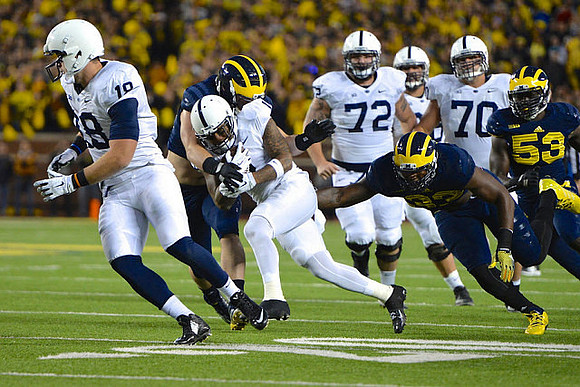 Taco Charlton (33) and Mario Ojemudia (53)
