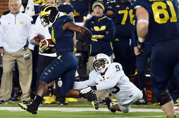 De'Veon Smith (4) and Graham Glasgow (61)